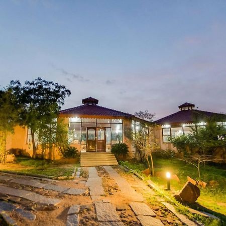 בלארי Hampi Heritage & Wilderness Resort-Jungle Lodges מראה חיצוני תמונה