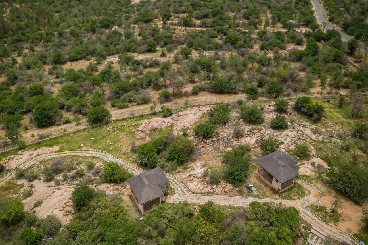 בלארי Hampi Heritage & Wilderness Resort-Jungle Lodges מראה חיצוני תמונה