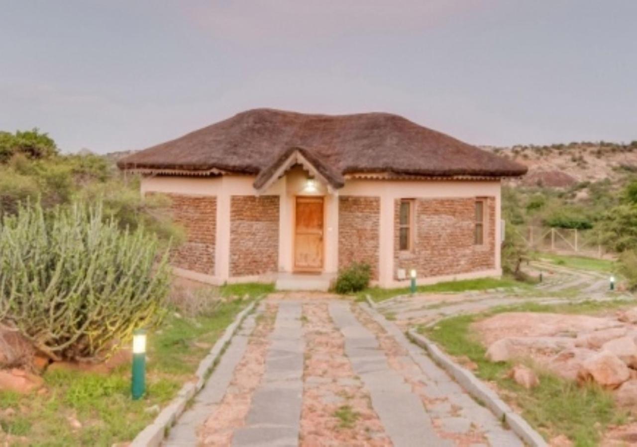 בלארי Hampi Heritage & Wilderness Resort-Jungle Lodges מראה חיצוני תמונה